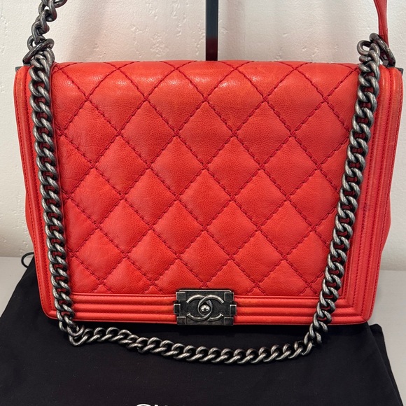 CHANEL Red Quilted caviar jumbo Boy Bag - Picture 2 of 10